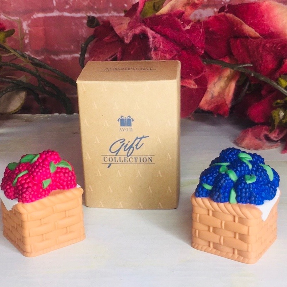 Vintage Avon Gift Collection Berry Basket Salt and Pepper Shakers